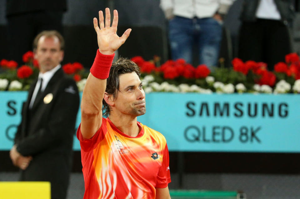 Il l’avait annoncé l’an passé, il a tenu parole. L’ancien n°3 mondial, David Ferrer, a disputé son dernier tournoi en mai dernier sur l’ocre madrilène, à l’âge de 37 ans. Celui qui a souvent servi de punching-ball à Rafael Nadal (quatre finale perdues contre le taureau de Manacore à Barcelone, et une à Roland Garros en 2013), aura tout de même réussi à remporter 27 titres au cours de sa carrière (dont un à Bercy en 2012, son seul Master 1000). Son attitude irréprochable et son courage sur le terrain vont nous manquer…