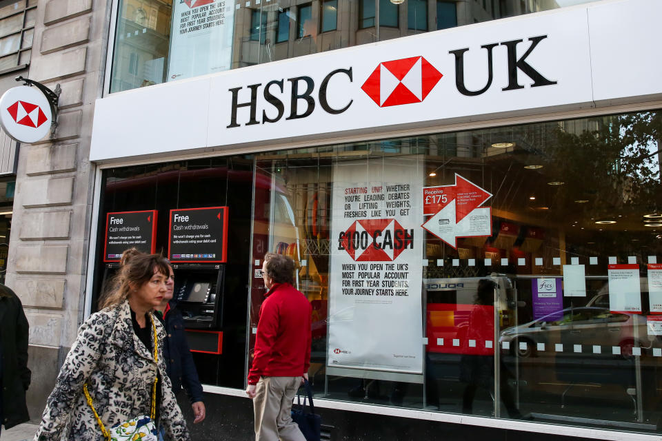 LONDON, UNITED KINGDOM - 2019/10/27: People walk past HSBC branch in central London. (Photo by Dinendra Haria/SOPA Images/LightRocket via Getty Images)