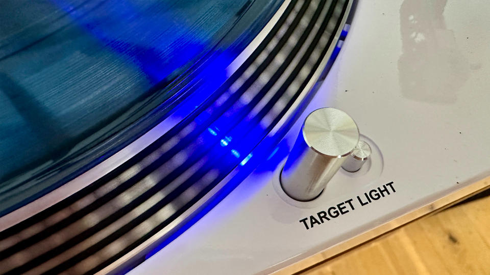 The Lenco L-3180 playing a record