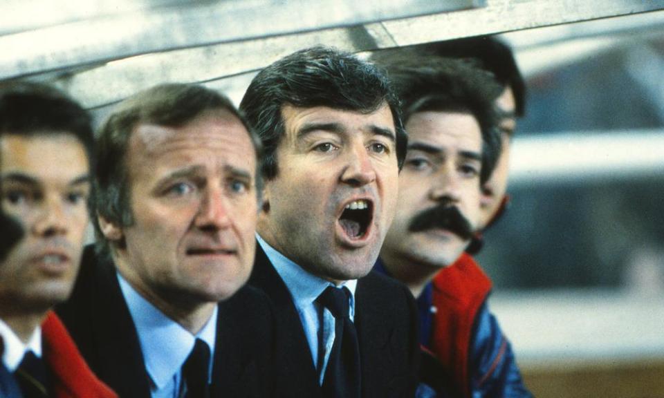 Terry Venables in the dugout for Barcelona in the 1986-87 season