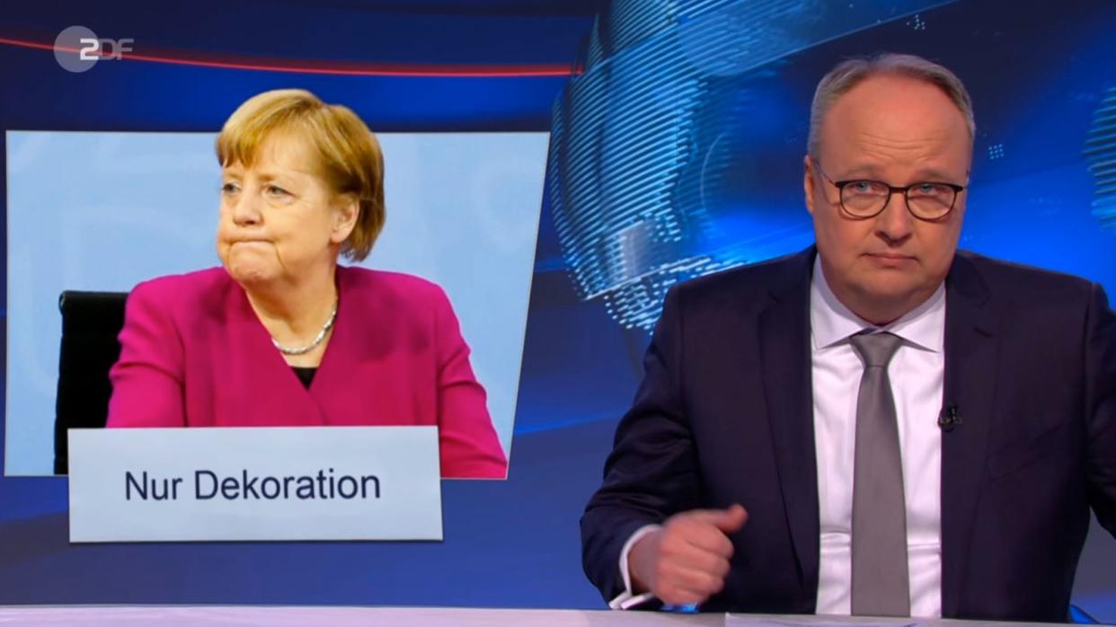"Warum sitzt sie da noch?" Oliver Welke warf in der "heute-show" die Frage auf: Ist Kanzlerin Merkel nur noch Deko? (Bild: ZDF)