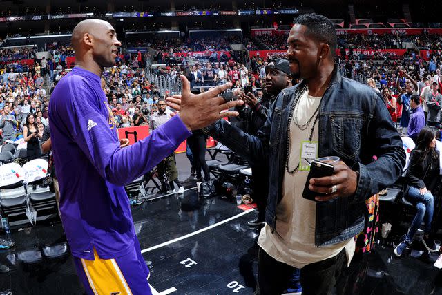 <p> Andrew D. Bernstein/NBAE via Getty </p> Kobe Bryant and Bill Bellamy at a game between the Los Angeles Lakers and the LA Clippers in 2016