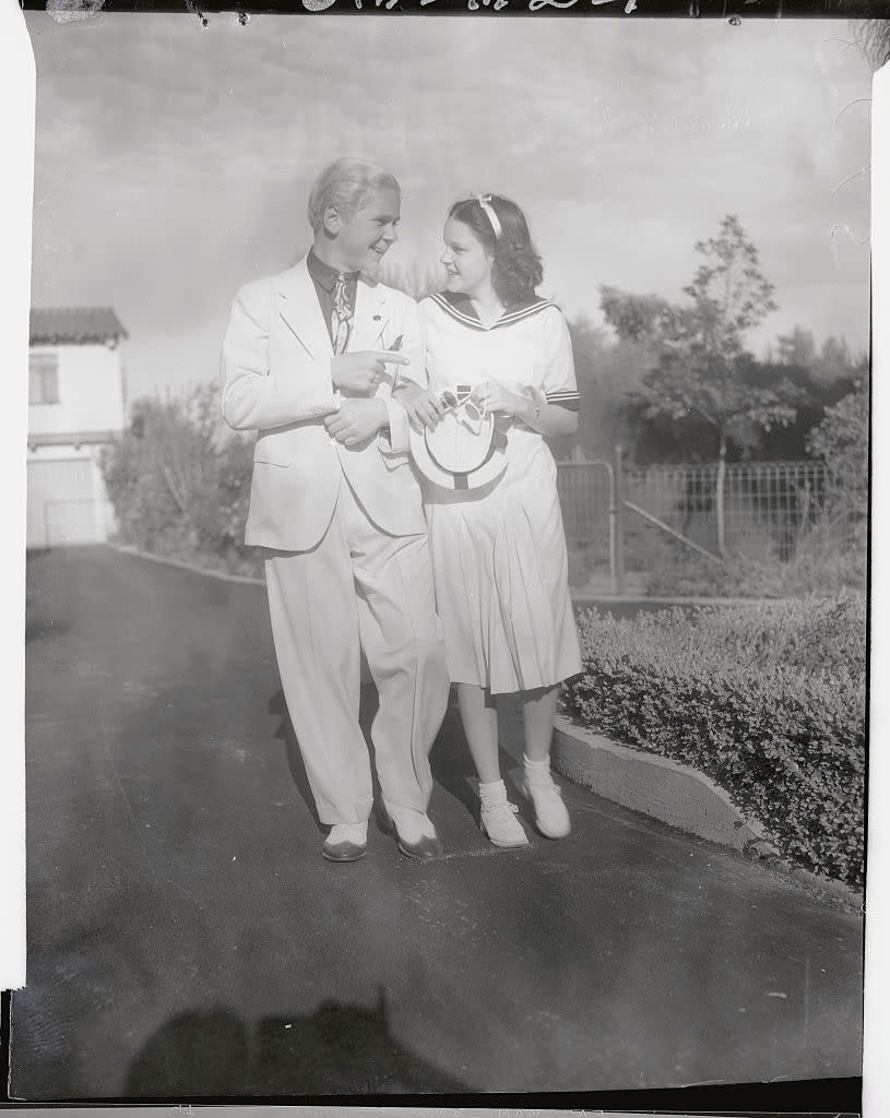 1936: Fanning rumors of romance