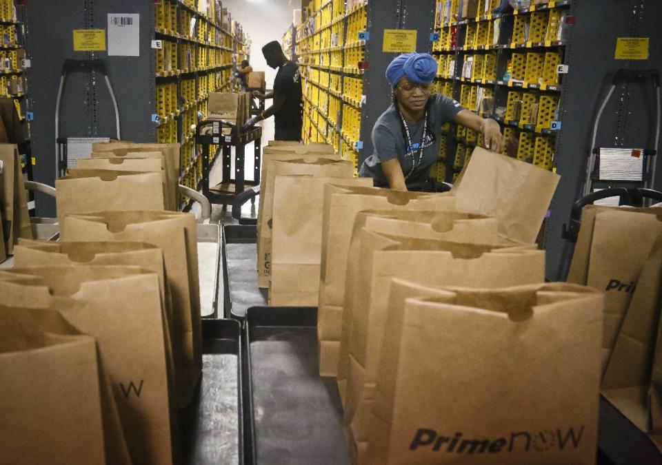 Almacén de Amazon en Estados Unidos. Foto: Bebeto Matthews (AP)