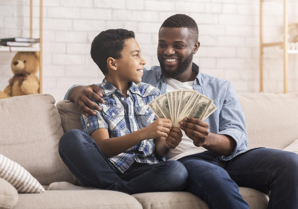 Para las generaciones más jóvenes, cada vez es más complicado incluso alcanzar el nivel de vida que tuvieron sus padres. Foto: Getty Images. 