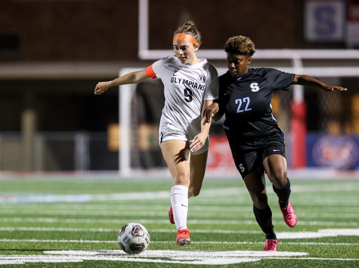 Sprague’s Amity Rogers (9) and South Salem’s Avery Anunsen (22) vie for the ball during the game on Tuesday, Sept. 26, 2023 at South Salem High School in Salem, Ore.