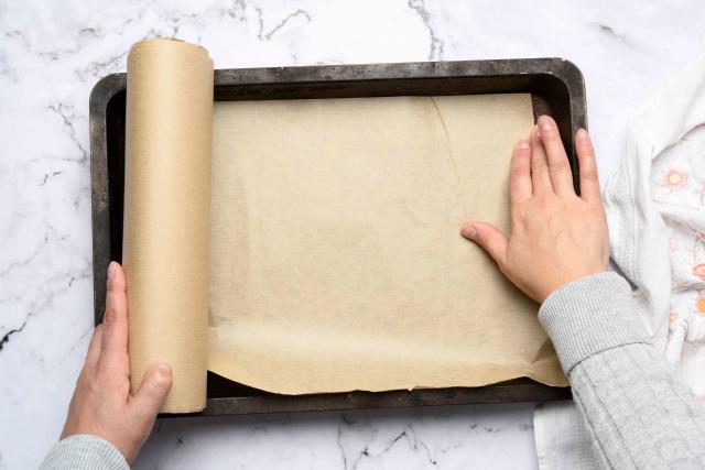 What's The Difference Between Parchment Paper and Wax Paper? - Bakin' Care  Of Business
