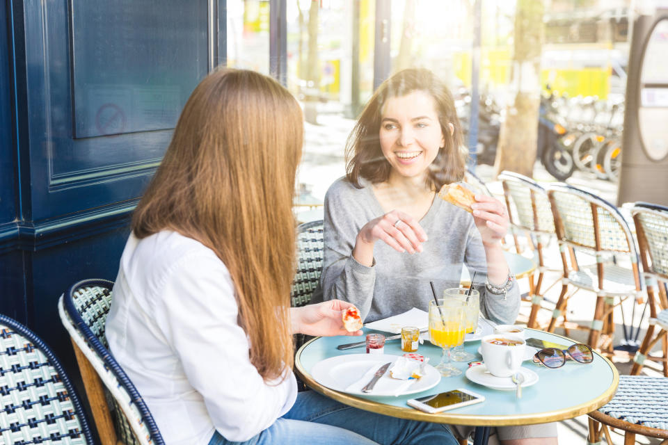 Freunde zum Frühstück treffen oder einfach mal nichts tun: Dafür ist Urlaub da! (Symbolbild: Getty Images)