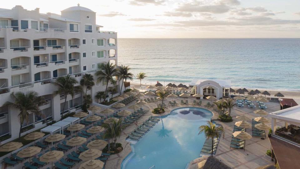 Wyndham Alltra Cancun Resort