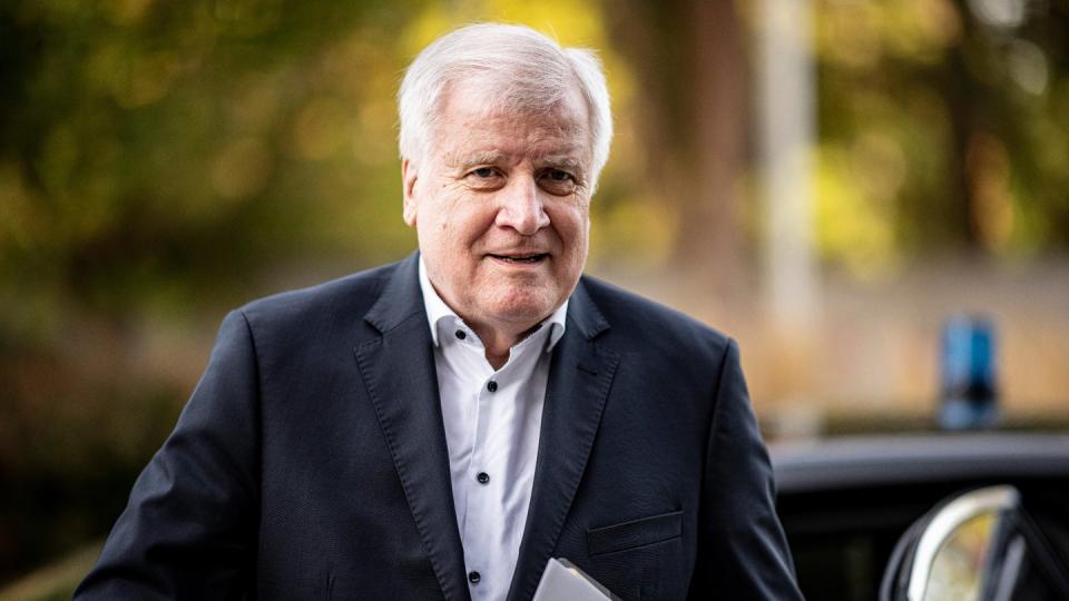 «Überwältigende Mehrheit der Polizisten und Polizistinnen sind fest auf dem Boden unserer Verfassung»: Horst Seehofer.