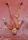 <p>A men lies in a puddle of squashed tomatoes, during the annual “Tomatina”, tomato fight fiesta, in the village of Bunol, 50 kilometers outside Valencia, Spain, Aug. 31, 2016. (Photo: Alberto Saiz/AP)</p>