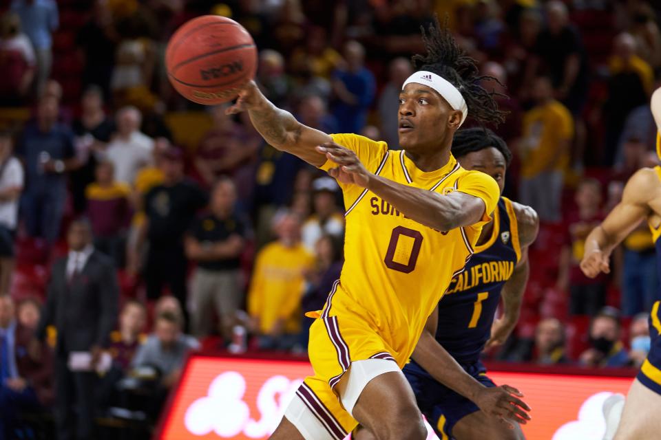 Mar 3, 2022; Tempe, Arizona, USA; Arizona State Sun Devils sophomore guard DJ Horne (0) passes the ball while driving down court at Desert Financial Arena. Mandatory Credit: Alex Gould-Arizona Republic