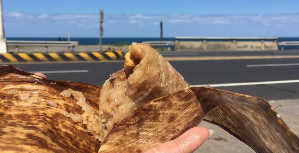 有不少人喜歡到北海岸買肉粽配海風。（圖／翻攝自Google map）