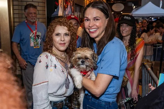 <p>Mikiodo</p> Bernadette Peters and Sutton Foster