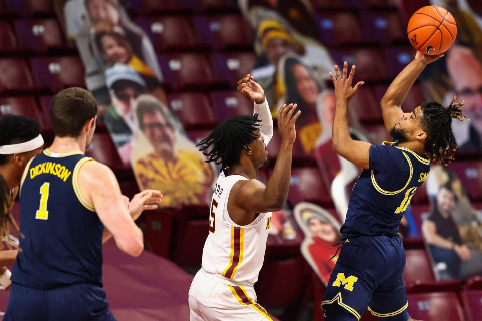 Michigan Wolverines guard Mike Smith shoots the ball over Minnesota guard Marcus Carr during the first half at Williams Arena in Minneapolis, Jan. 16, 2021.