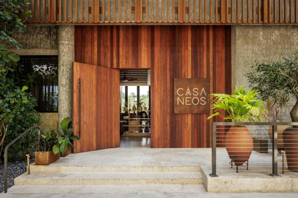 La entrada de Casa Neos en Miami River.