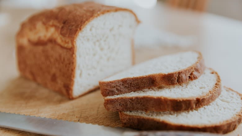 sliced gluten-free white bread