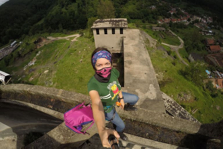 Un autorretrato en la cima de un edificio histórico en Eslovenia