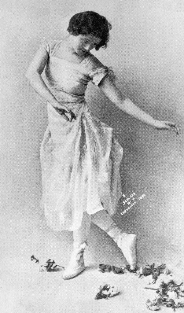 Isadora Duncan performing in a photograph