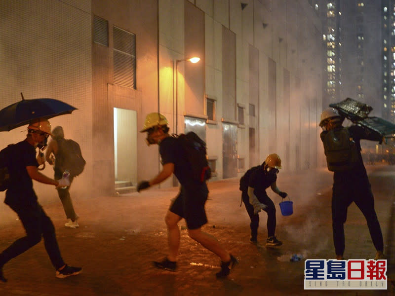 去年8月5日有人包圍天水圍警署。資料圖片