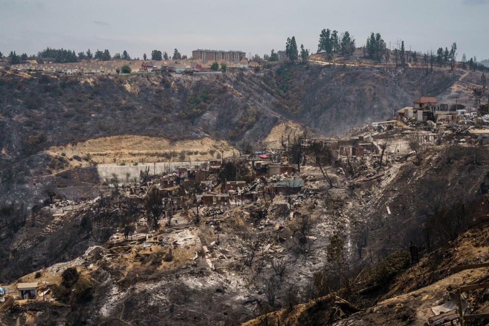 席捲智利中部的野火已造成至少112人罹難、數百人失蹤。（翻攝自X@GabrielBoric）