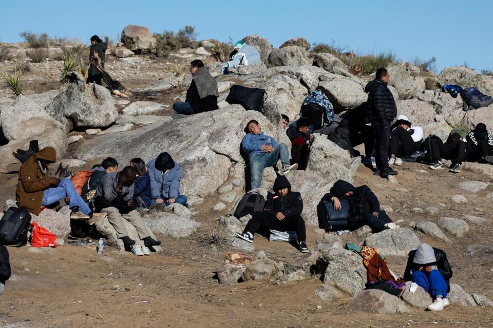 Los migrantes acampados cerca de Hot Springs en Jacumba llegaron allí procedentes de varios países.