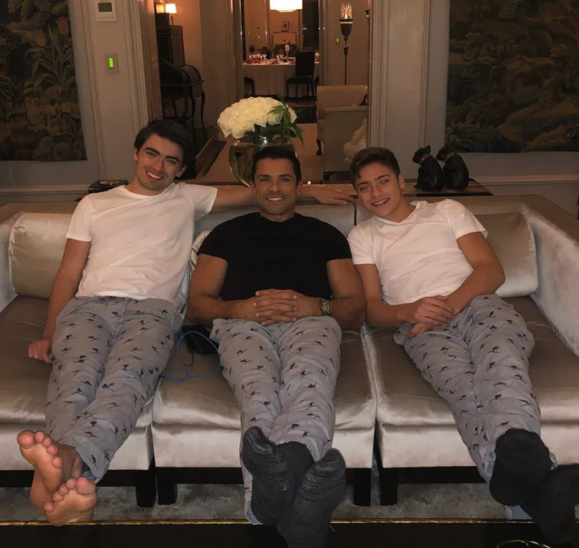 kelly ripa and mark conseulos living room with sons