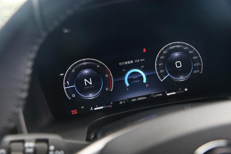 標配12.3吋全數位駕駛儀表，能提供豐富行車資訊。