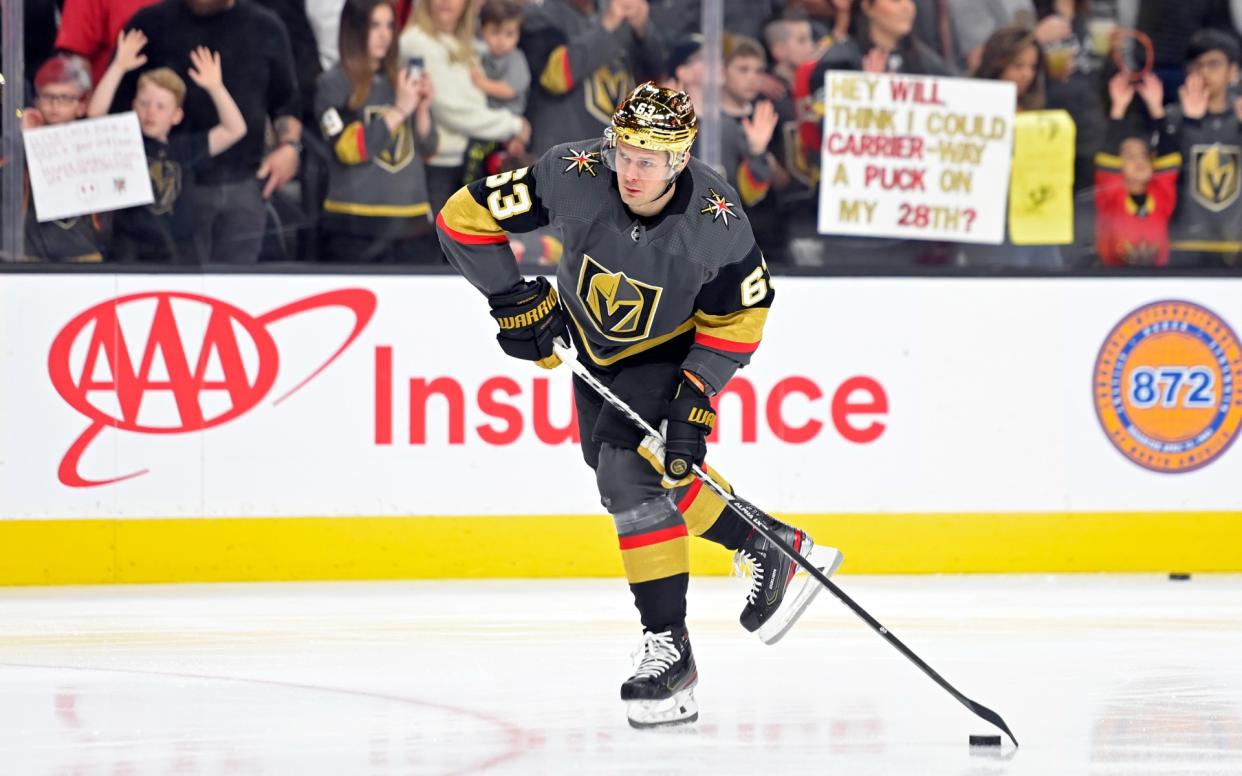 A potential no-trade clause issue has put the Ducks and Golden Knights' trade involving Evgenii Dadonov in jeopardy. (Getty)