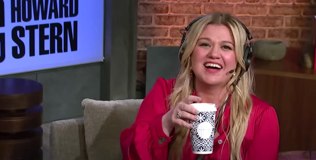 Kelly Clarkson Laughs Off Suggestion to Date Pete Davidson or Tom Brady After Brandon Blackstock Divorce: 'I'm Not Looking'