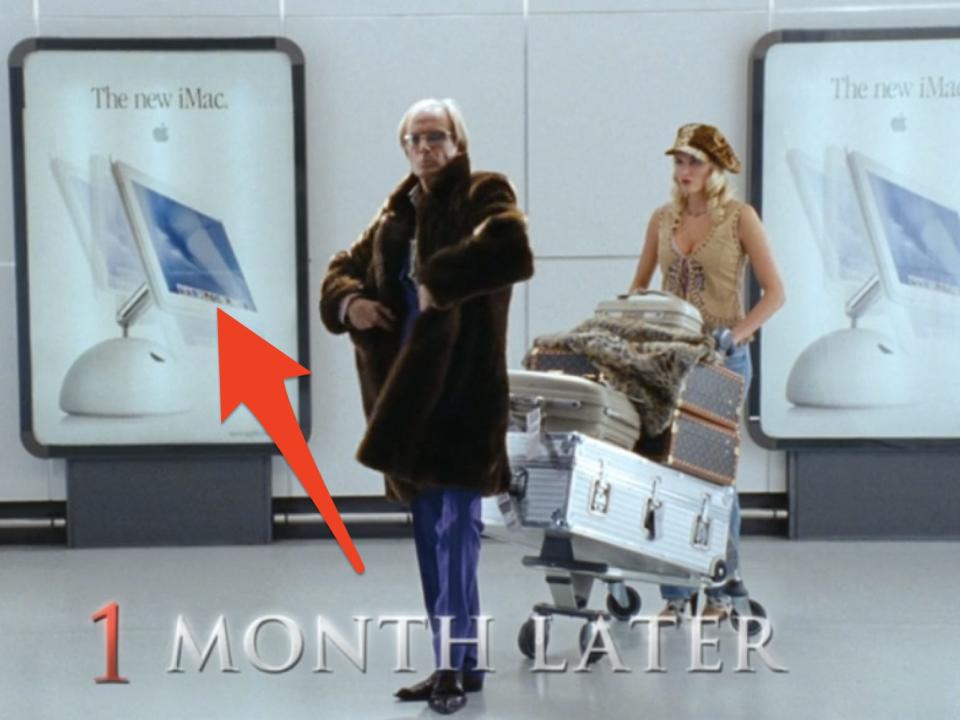 arrow pointing to apple ad in the last scene of love actually