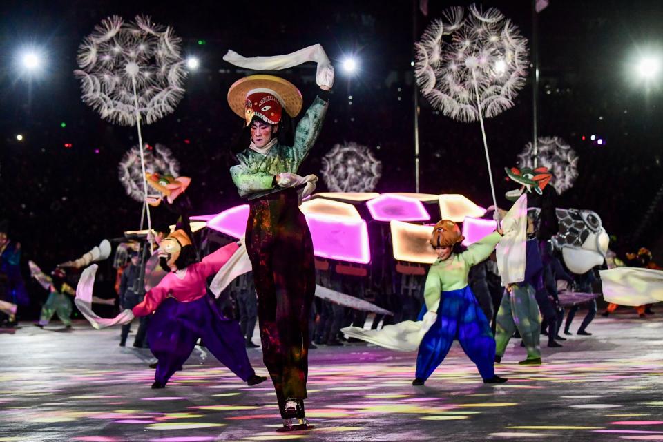 <p>Artists perform during the closing ceremony of the Pyeongchang 2018 Winter Olympic Games at the Pyeongchang Stadium on February 25, 2018. / AFP PHOTO / Martin BERNETTI </p>