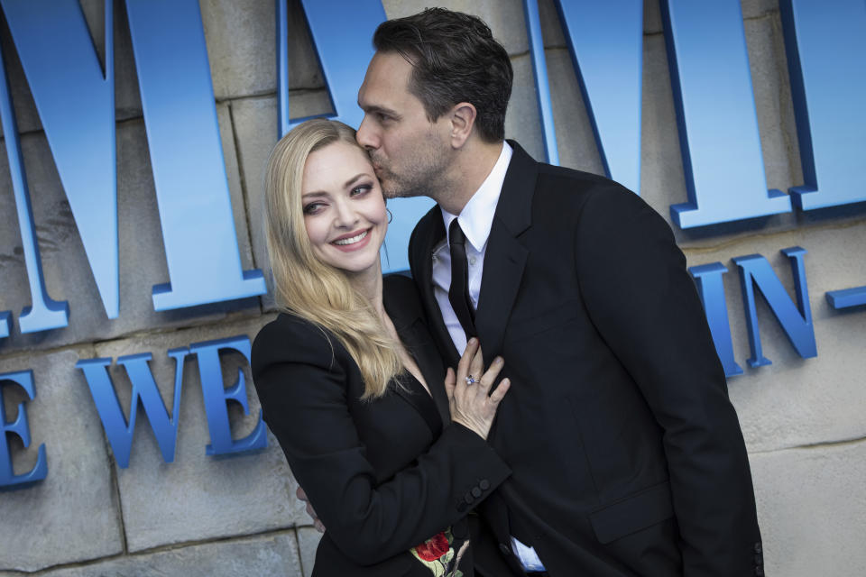 Amanda Seyfried and Thomas Sadoski pose for photographers upon arrival at the premiere of the film 'Mamma Mia! Here We Go Again', in London, Monday, July 16, 2018. (Photo by Vianney Le Caer/Invision/AP)