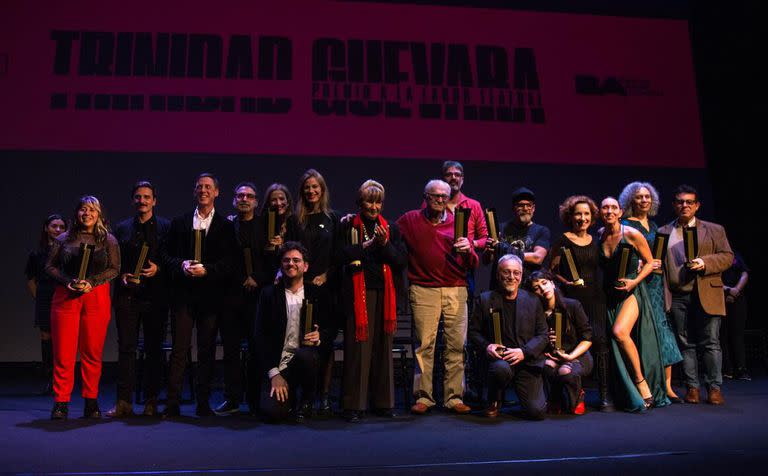 Imaqen de los ganadores del Trinidad Guevara de la temporada del año pasado en la que la investigadora Cora Roca y el dramaturgo Ricardo Halac se llevaron el galardón por sus respectivas trayectorias