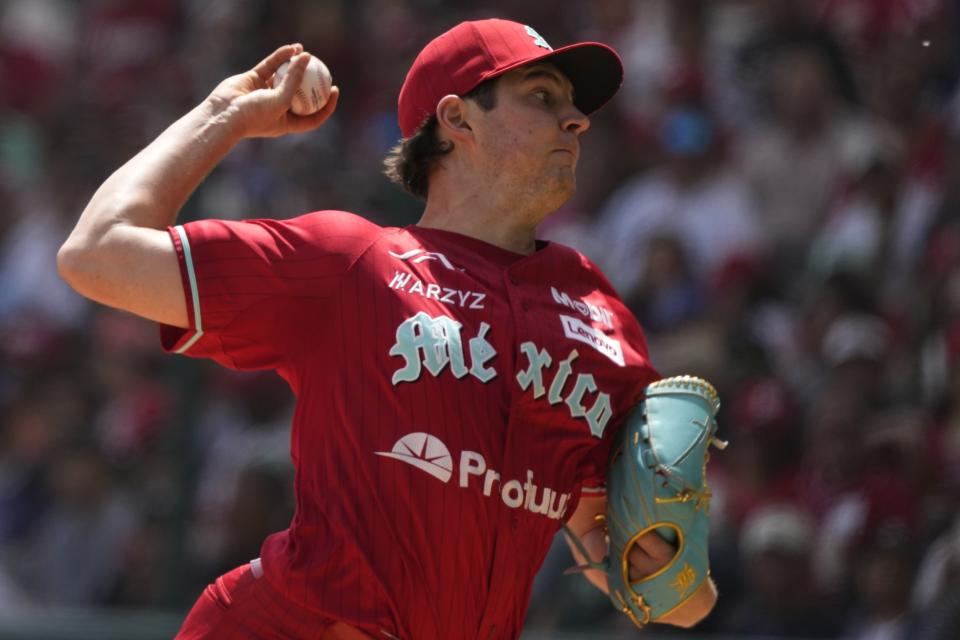 Diablos Rojos' pitcher Trevor Bauer throws against New York Yankees' Anthony Volpe during the first inning of a baseball exhibition game at Alfredo Harp Helu Stadium in Mexico City, Sunday, March 24, 2024. (AP Photo/Fernando Llano)