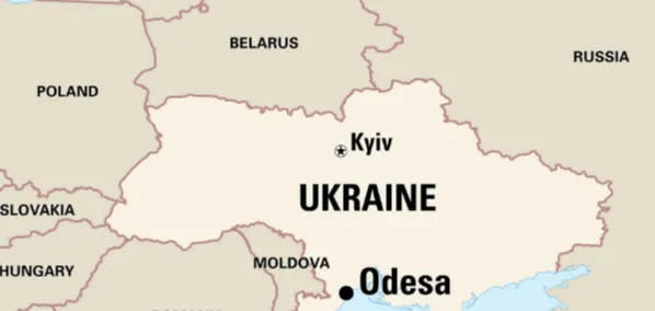 敖德薩，烏克蘭第三大城市，同時是烏克蘭最大的港口，人口超過 100 萬。它位於黑海沿岸，在基輔以南約 400 多公里處。   圖：翻攝自騰訊網