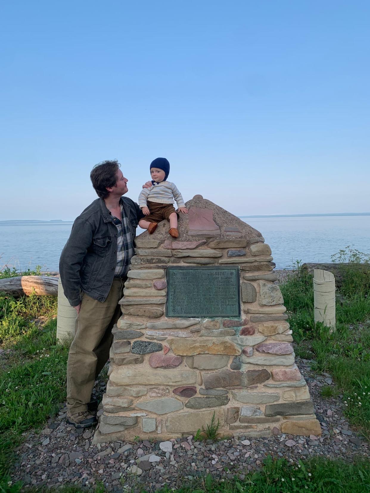 Tom Lynskey and son at the memorial marker for the Amazon/Mary Celeste in Spencer's Island, N.S. (Emma Lynskey - image credit)