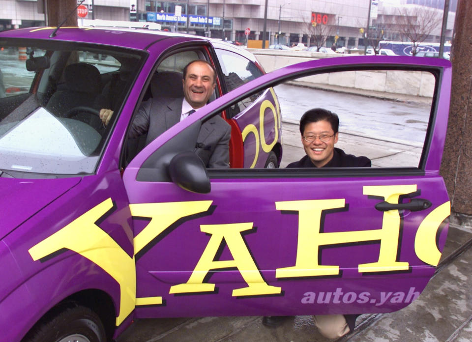 FORD AND YAHOO EXECUTIVES POSE WITH FORD PAINTED IN YAHOO SCHEME.