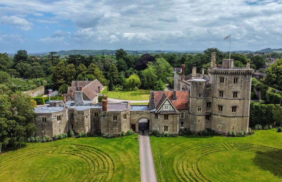 <p>Thornbury Castle</p>