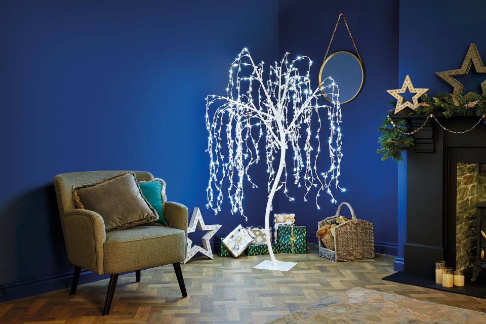 8) 1.8m Jewelled Willow Tree, £79.99