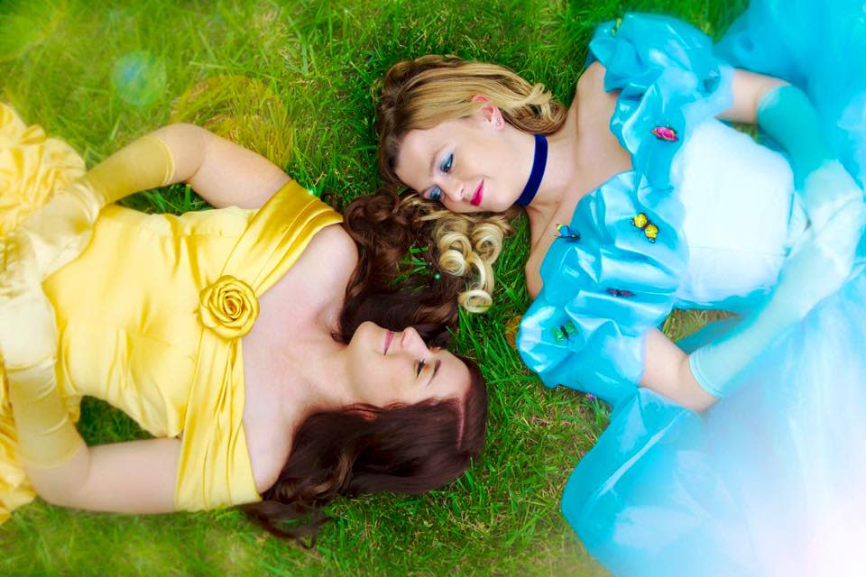 This couple dressed up like Disney princesses to show that two princesses can fall in love, and our hearts are so happy