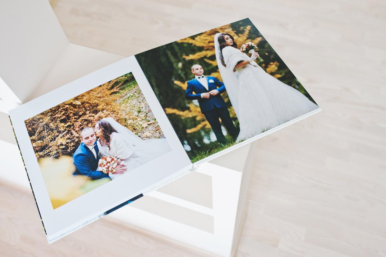 wedding photo book with wedding couple