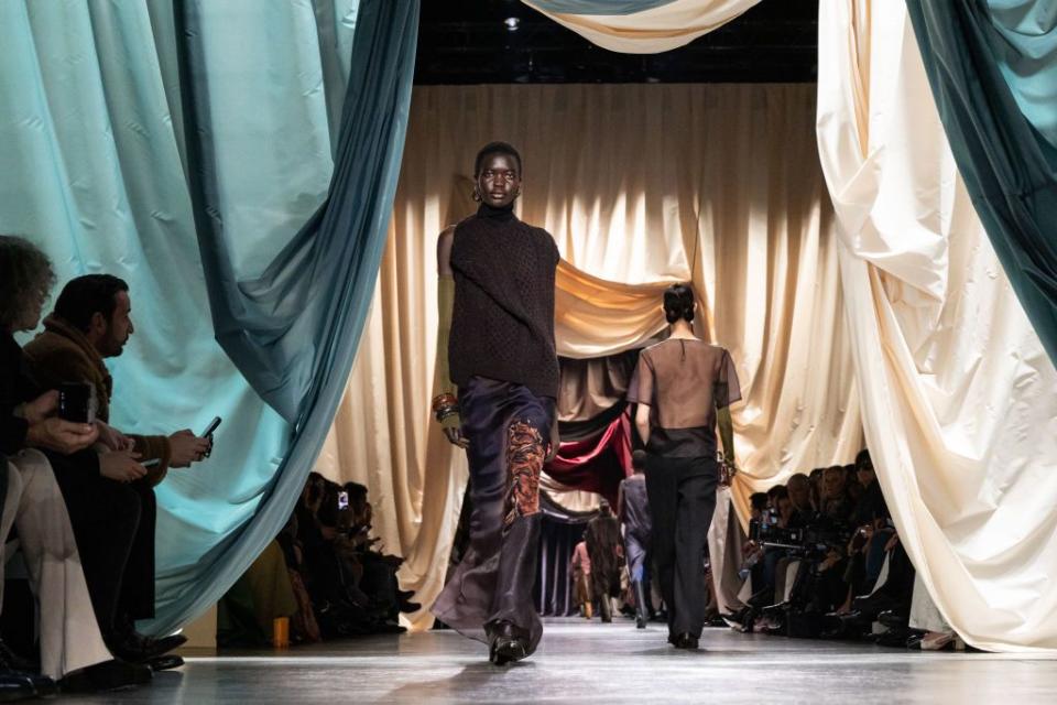 milan, italy february 21 a model walks the runway at the fendi fashion show during the milan fashion week womenswear fallwinter 2024 2025 on february 21, 2024 in milan, italy photo by pietro daprano2024 pietro daprano