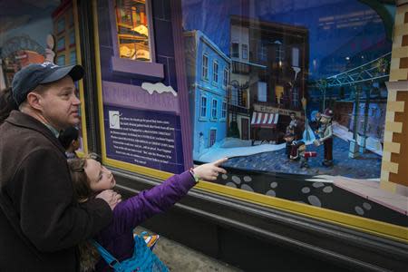 A father and daughter stop to look at holiday window displays at Macy's flagship store in New York, November 22, 2013. REUTERS/Lucas Jackson