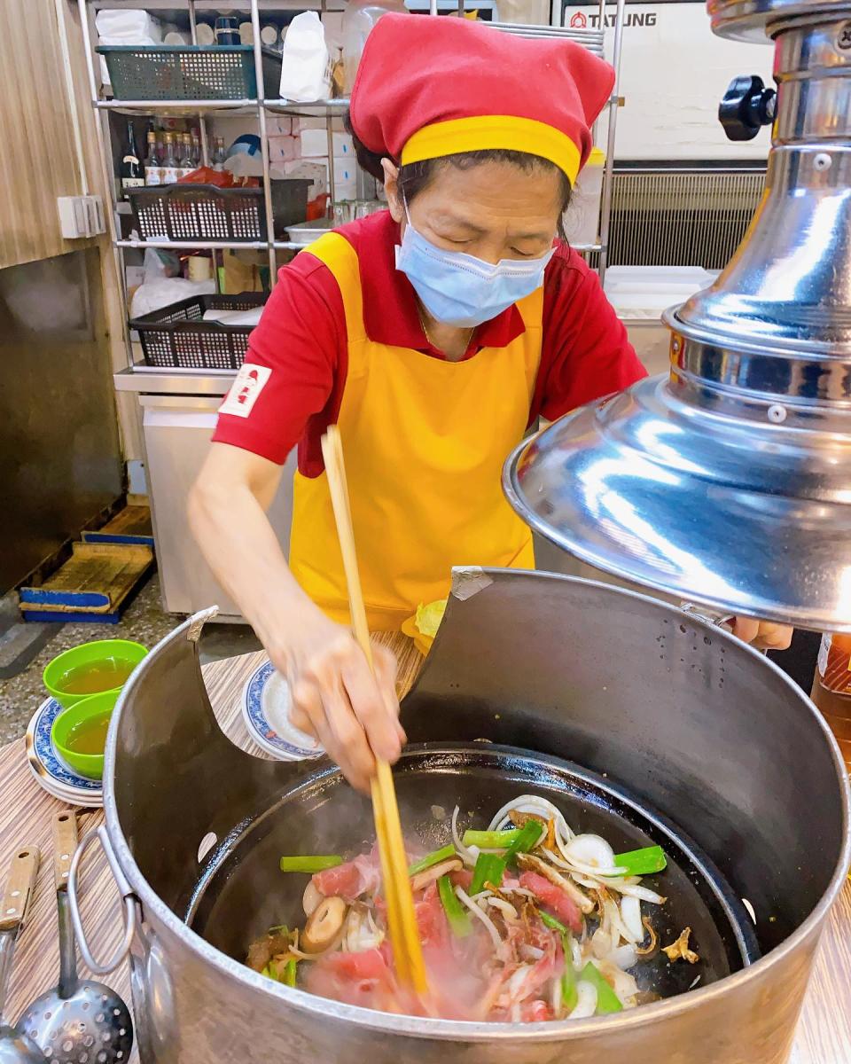 台灣旅遊｜台灣人私心推介人氣火鍋店！不吃會後悔系列：一位難求麻辣鍋、超地道炭爐牛肉鍋、老字號沙茶鍋