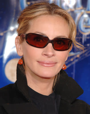 Julia Roberts at the Hollywood premiere of Paramount Pictures' Charlotte's Web