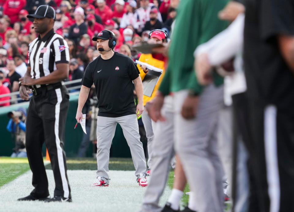 Sat., Jan. 1, 2022; Pasadena, California, USA; Ohio State Buckeyes secondary coach Matt Barns walks the sideline during the second quarter of the 108th Rose Bowl Game between the Ohio State Buckeyes and the Utah Utes at the Rose Bowl. 