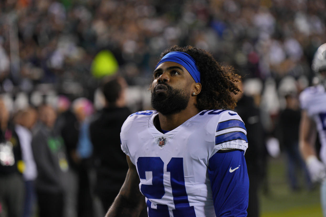 PHILADELPHIA, PA - OCTOBER 16: Dallas Cowboys running back Ezekiel Elliott (21) looks on during the game between the Dallas Cowboys and the Philadelphia Eagles on October 16, 2022 at Lincoln Financial Field in Philadelphia, PA. (Photo by Andy Lewis/Icon Sportswire via Getty Images)