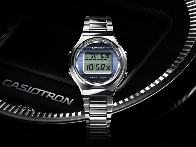 CASIO為歡慶50周年復刻世界上第一款配備自動日曆功能的數位腕錶Casiotron，TRN-50-2A建議售價為NT$15,500。（圖／品牌業者提供）