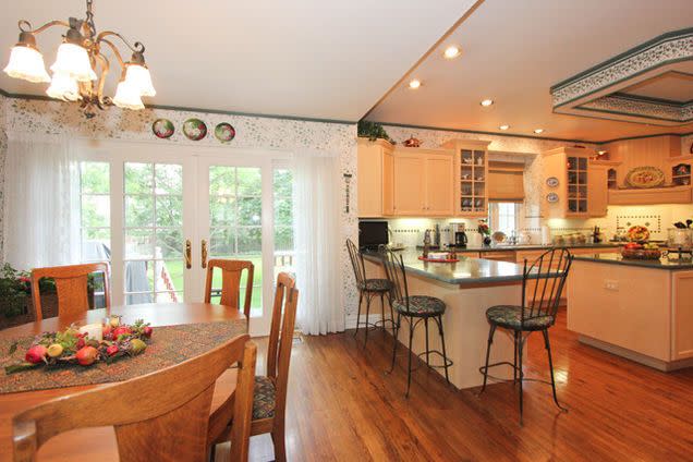 14 Times White Kitchen Cabinets Transformed A Space